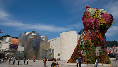 Puppy topiary by Jeff Koons